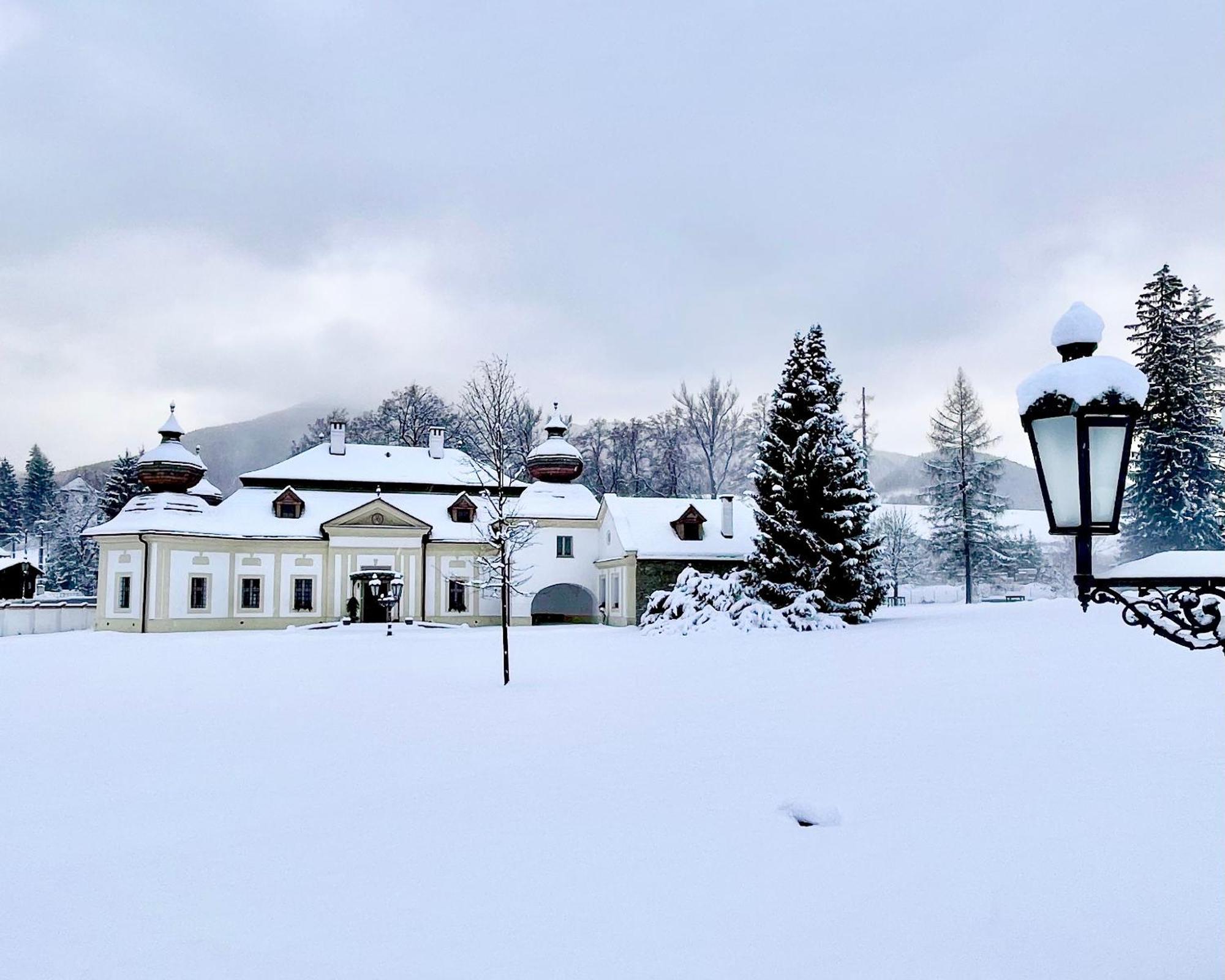 Kastiel Kubinyi (Adults Only) Hotel Dolny Kubin Exterior photo